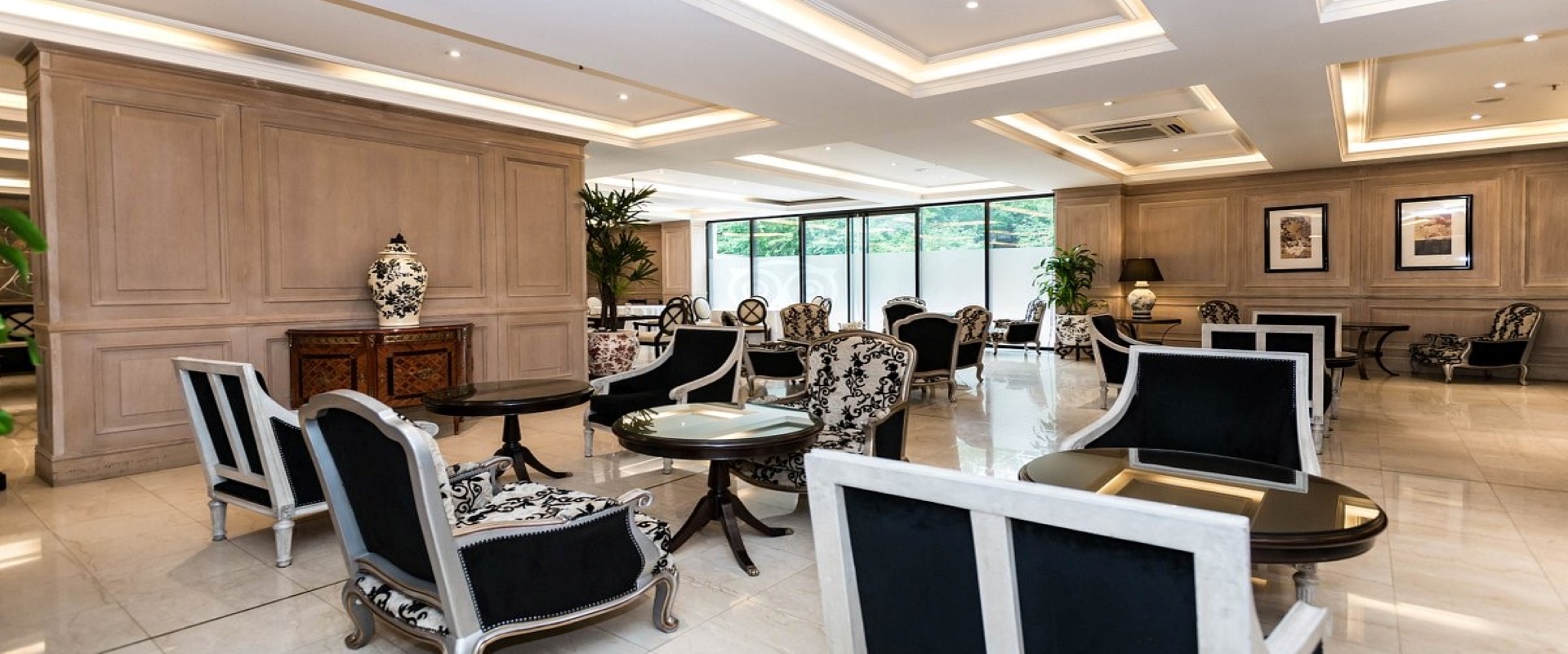 Diplomatic Hotel